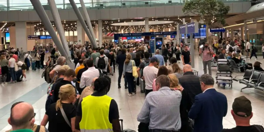 Μεγάλη ταλαιπωρία: Συνωστισμός στο αεροδρόμιο του Ντίσελντορφ - Ακυρώσεις πτήσεων και στη Βιέννη