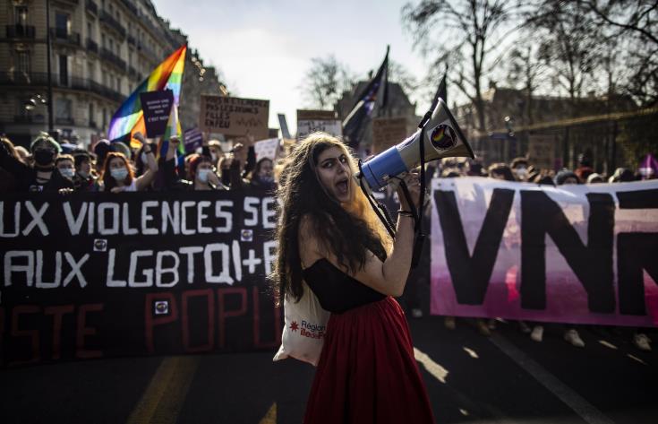 Μεγάλες διαδηλώσεις σε όλη τη Γαλλία στο πλαίσιο της 'απεργίας των γυναικών'