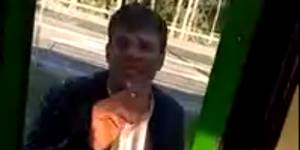 Άνδρας πετούσε πέτρα σε λεωφορείο – Διέλυσε τα τζάμια και εξαφανίστηκε – VIDEO