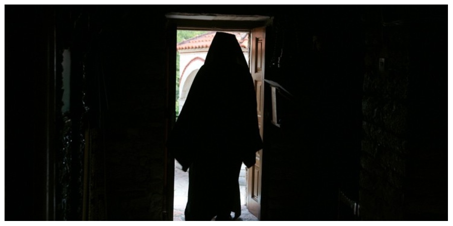 ΕΛΛΑΔΑ: Ιερέας βρέθηκε απαγχονισμένος στην αποθήκη του σπιτιού του