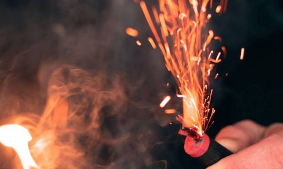 Τους έπιασαν με κροτίδες, μαχαίρια και ναρκωτικά – Ανήλικοι στο επίκεντρο