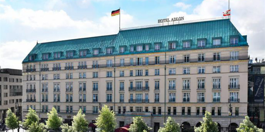 Τυχαία συνάντηση Προέδρου Αναστασιάδη-Ακιντζί στο ξενοδοχείο στο Βερολίνο
