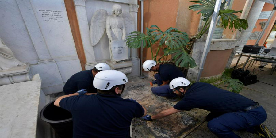 ΒΑΤΙΚΑΝΟ: Άνοιξαν τάφους για να βρουν αγνοούμενη έφηβη και δεν βρήκαν ούτε οστά