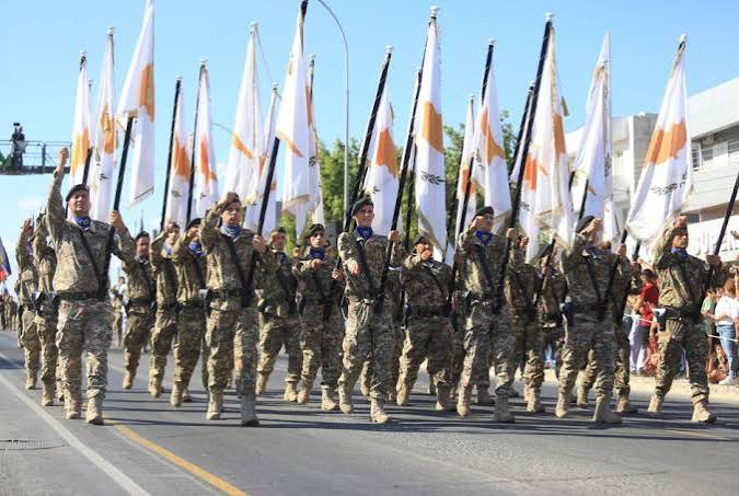 LIVE: Παρακολουθείστε την στρατιωτική παρέλαση της 1ης Οκτωβρίου
