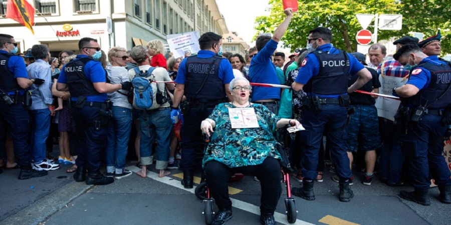 ΚΟΣΜΟΣ - ΚΟΡΩΝΟΪΟΣ:  Διαδηλώσεις κατά της καραντίνας στη Βέρνη και άλλες πόλεις της Ελβετίας