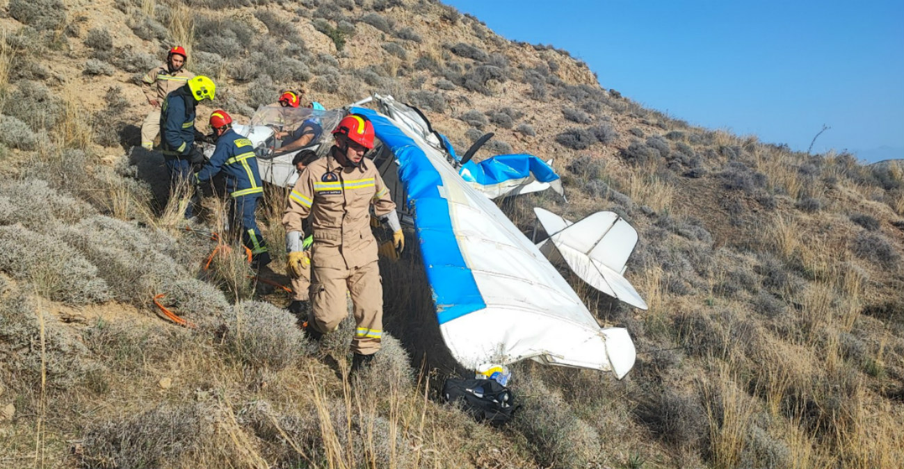 Πτώση μικρού αεροσκάφους στο Μαρκί - Τα νεότερα για την κατάσταση της υγείας των δύο που τραυματίστηκαν - Φωτογραφίες και Βίντεο 