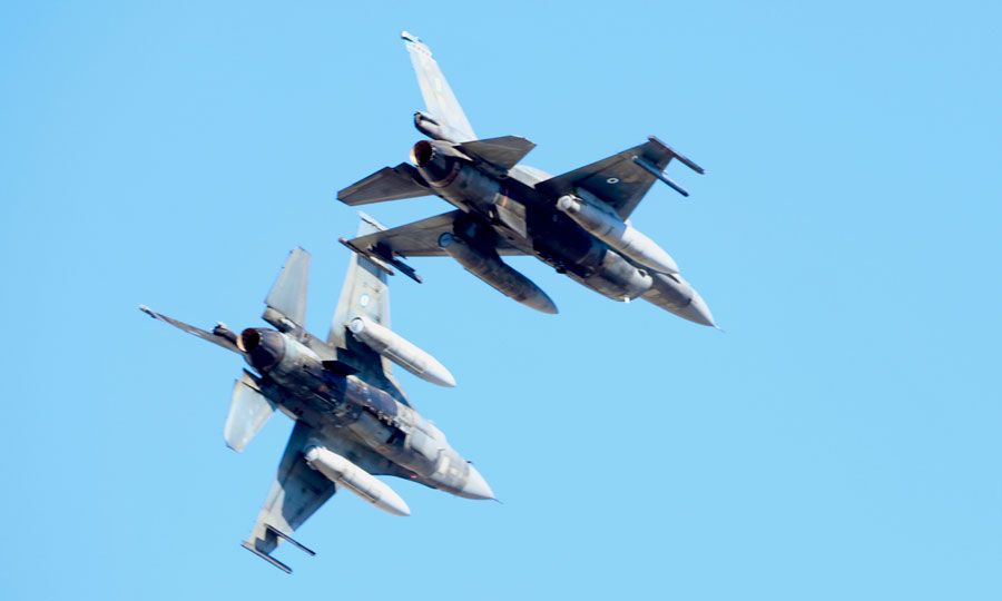 Δύο ελληνικά F-16 Viper ίπτανται πάνω από την ελεύθερη Λευκωσία - Δείτε βίντεο 