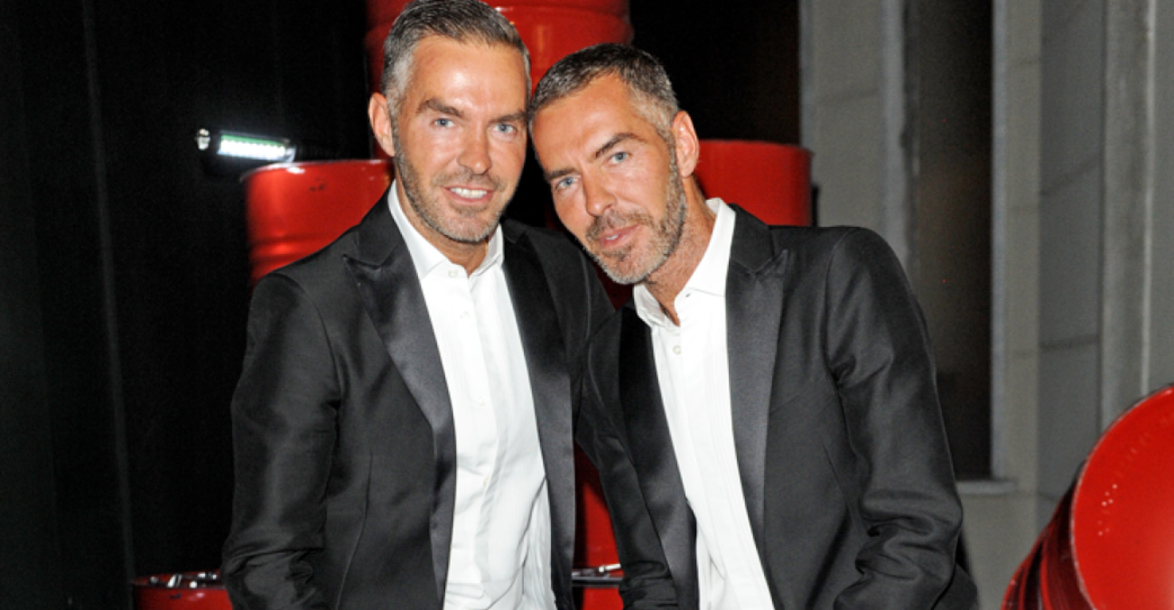 Dsquared2: Στην Αγία Νάπα απολαμβάνουν το μπάνιο τους οι διάσημοι σχεδιαστές Dean και Dan - Μαυρισμένοι και χαλαροί - Φωτογραφία