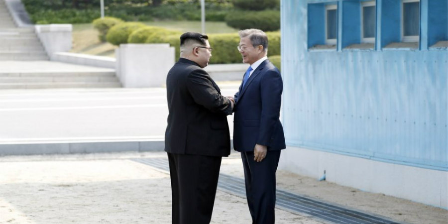 Ξαφνική συνάντηση Κιμ Γιονγκ Ουν και Μουν Τζε-ιν στα σύνορα Βόρειας και Νότιας Κορέας