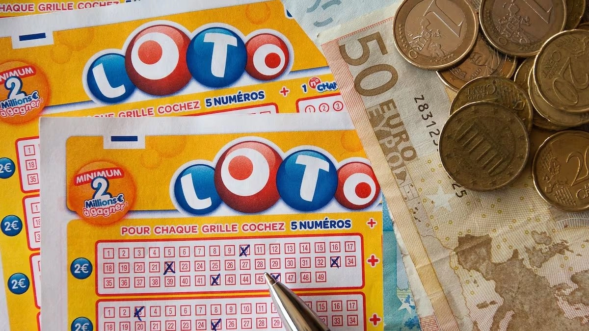 Ξέχασαν λαχείο 466.000 ευρώ μέσα σε βιβλίο: Το βρήκαν μόλις 7 ημέρες πριν λήξει