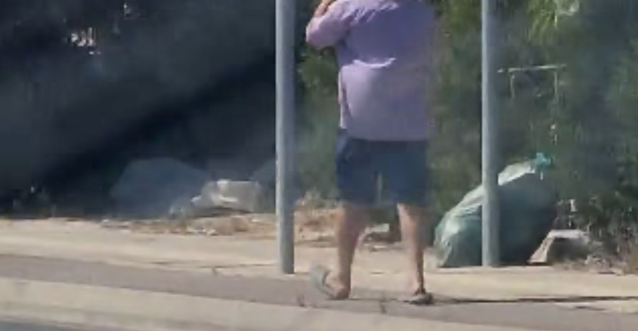 Έγινε viral στην Πάφο: Βρήκε τον πιο παράξενο τρόπο να προστατευτεί από τον ήλιο - Δείτε με τι περπατούσε στο κεφάλι