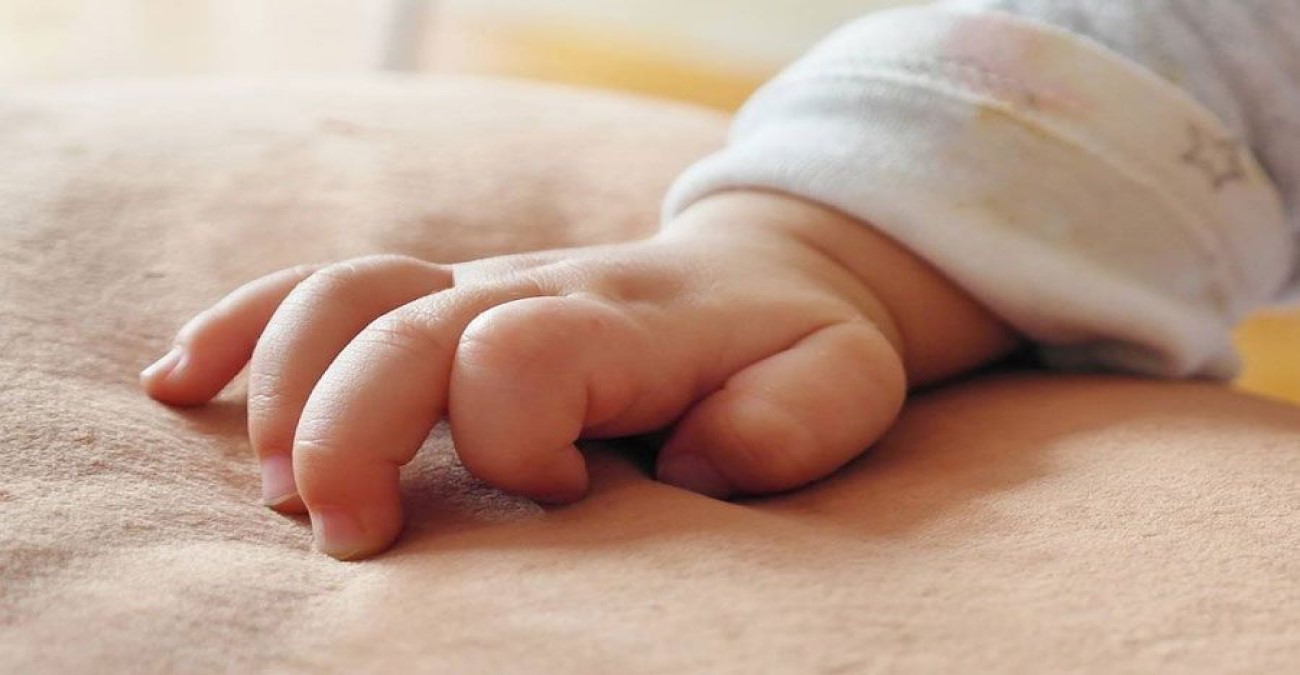 Θάνατος βρέφους: Αδήλωτη η γέννησή του στο Ληξιαρχείο - Ευρωπαϊκό διάταγμα σύλληψης για τη μητέρα