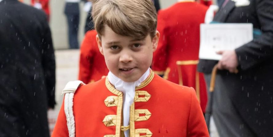 Πώς ο πρίγκιπας Τζορτζ έπεισε τον παππού του βασιλιά Κάρολο να αλλάξει τις στολές στη στέψη