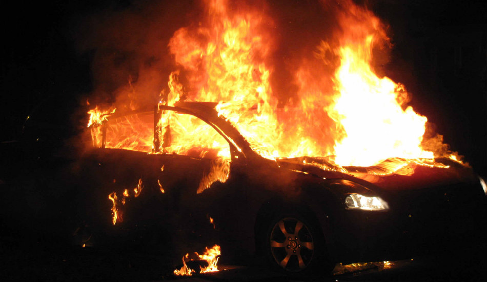Φωτιά σε αυτοκίνητο ζευγαριού Ελληνοκυπρίων - Καταστράφηκε ολοσχερώς