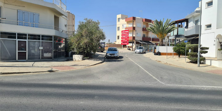 «Ο γάρος της ημέρας»: Αφήνουν τα αυτοκίνητα όπου βρουν - Το τερμάτισε Κύπριος με το πάρκινγκ - ΦΩΤΟΓΡΑΦΙΑ