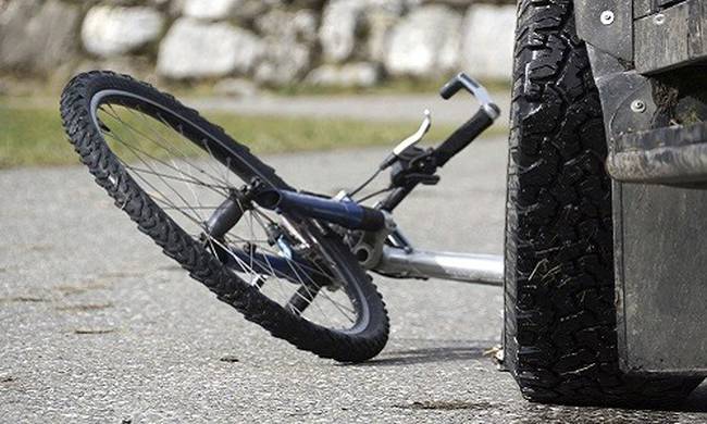 ΛΕΥΚΩΣΙΑ: Οδηγός αυτοκινήτου παρέσυρε τρεις ποδηλάτες