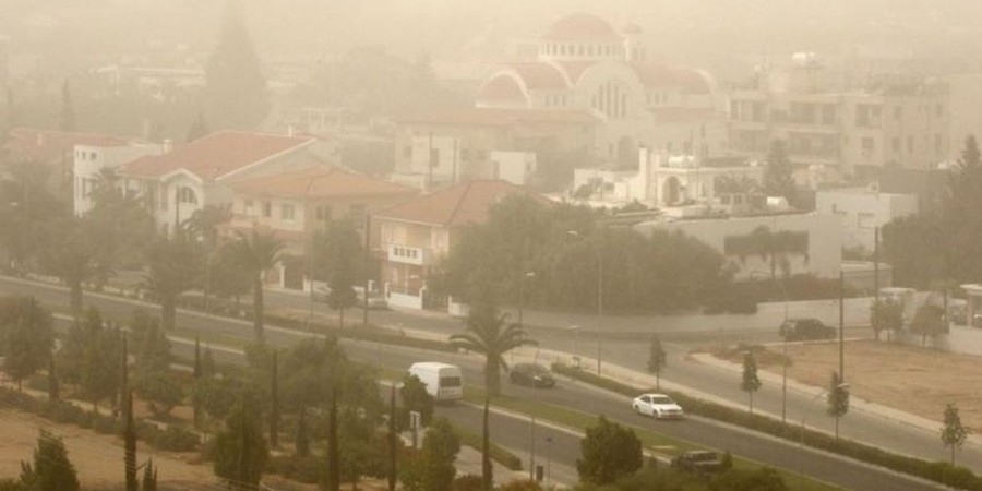 Αποπνικτική ατμόσφαιρα στην Κύπρο - Ψηλές θερμοκρασίες και σκόνη 