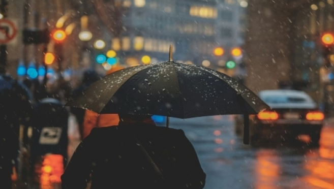 Επιστήμονες θεωρούν ότι υπάρχουν άνθρωποι που μπορούν να προβλέψουν τη βροχόπτωση μέσω της όσφρησής τους