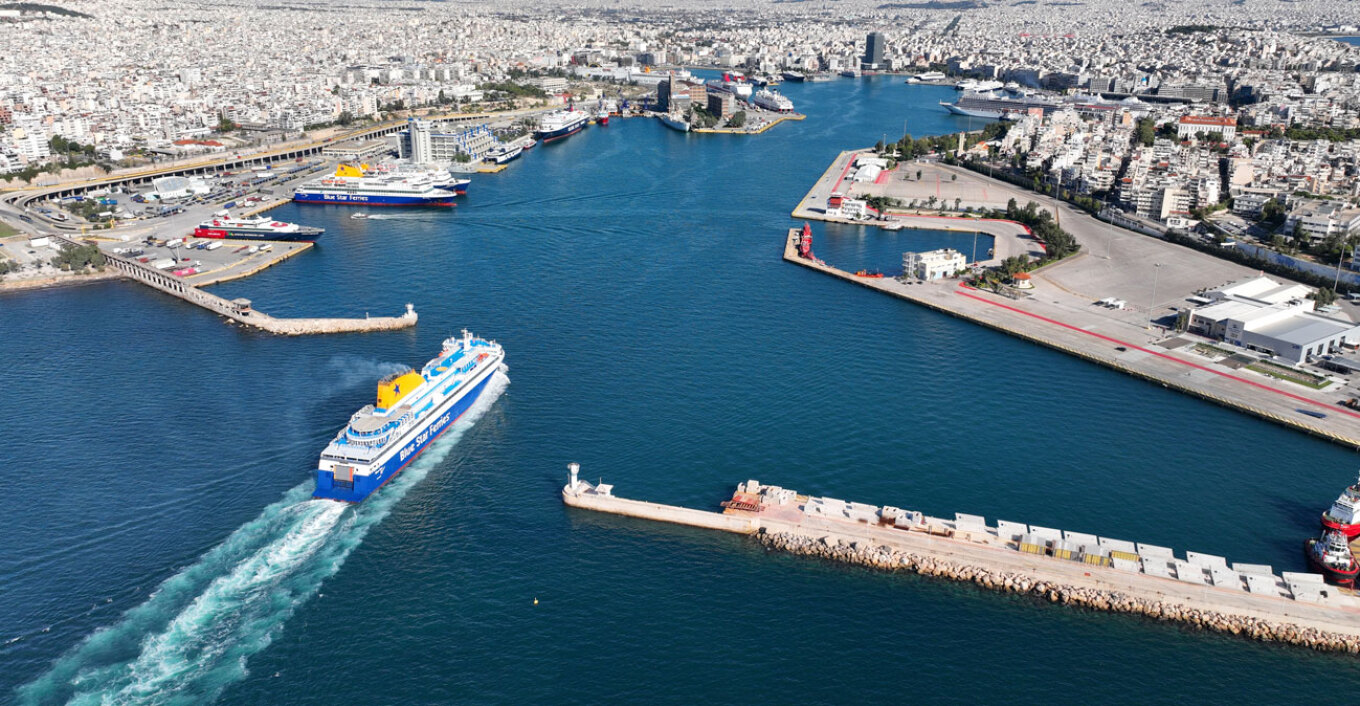 Σορός γυναίκας ανασύρθηκε από το Λιμενικό στο λιμάνι του Πειραιά