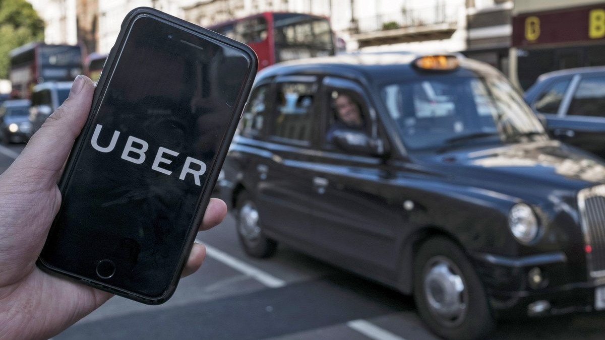 Άνδρας στην Αγγλία πλήρωσε 35.000 λίρες στην Uber για διαδρομή 15 λεπτών