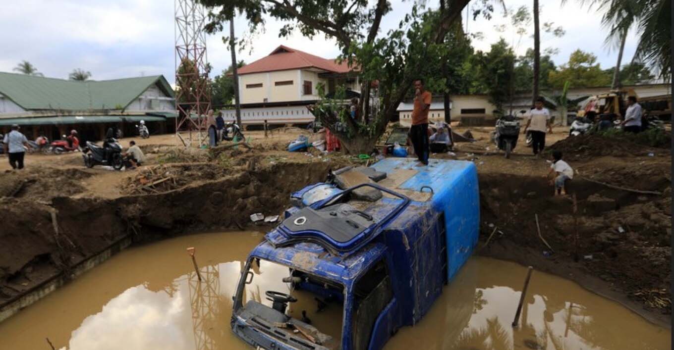 Πλημμύρες στην Ινδονησία: 631 νεκροί, 1 εκατομμύριο ξεριζωμένοι