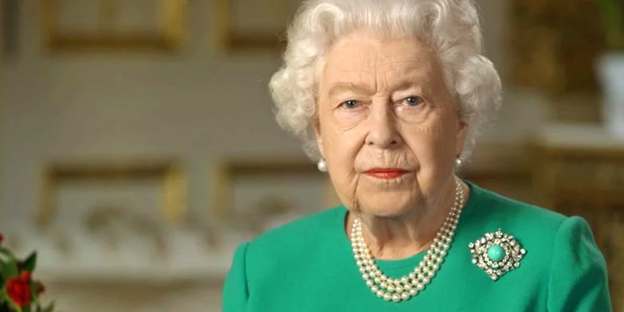 Το μοναδικό στυλ της βασίλισσας Ελισάβετ - Τα καπέλα, τα γάντια και τα κοσμήματα