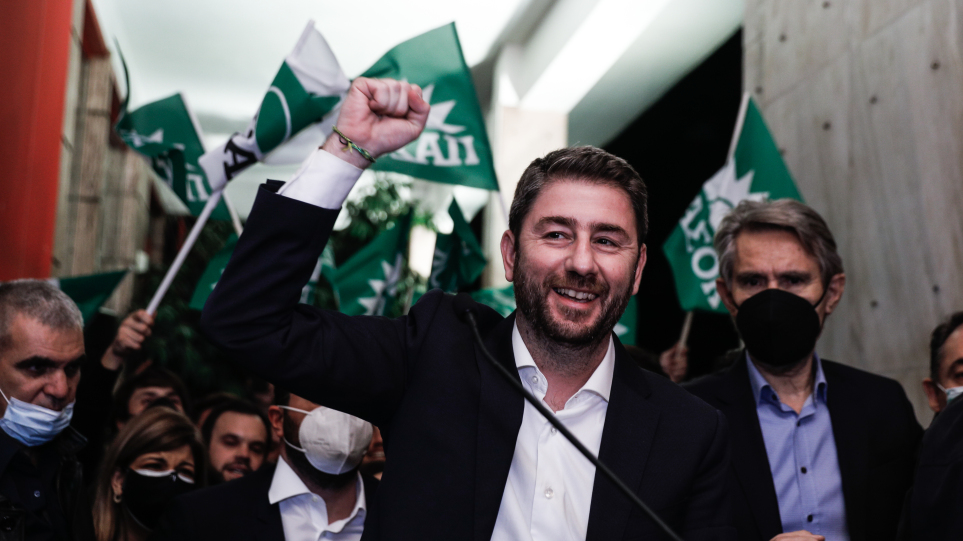 Νίκος Ανδρουλάκης: Ένας νέος παίκτης στο πολιτικό σκηνικό που απειλεί τον δικομματισμό
