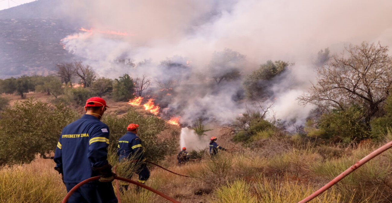 Συνεχίζεται η μάχη με τις αναζωπυρώσεις σε Πάρνηθα, Έβρο, Ροδόπη, Βοιωτία – Συνολικά 111 πυρκαγιές