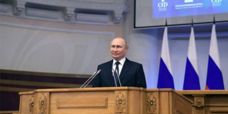Ο Πούτιν συζητάει τη σύνδεση του ρουβλίου με τον χρυσό, λέει το Κρεμλίνο