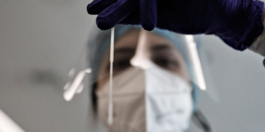 Προειδοποίηση από τον FDA: Γιατί τα self test δεν πρέπει να γίνονται στο λαιμό αντί για τη μύτη