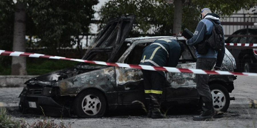 ΛΕΥΚΩΣΙΑ: Τα ξημερώματα κάηκε όχημα και λίγο αργότερα τους φόρεσαν χειροπέδες 