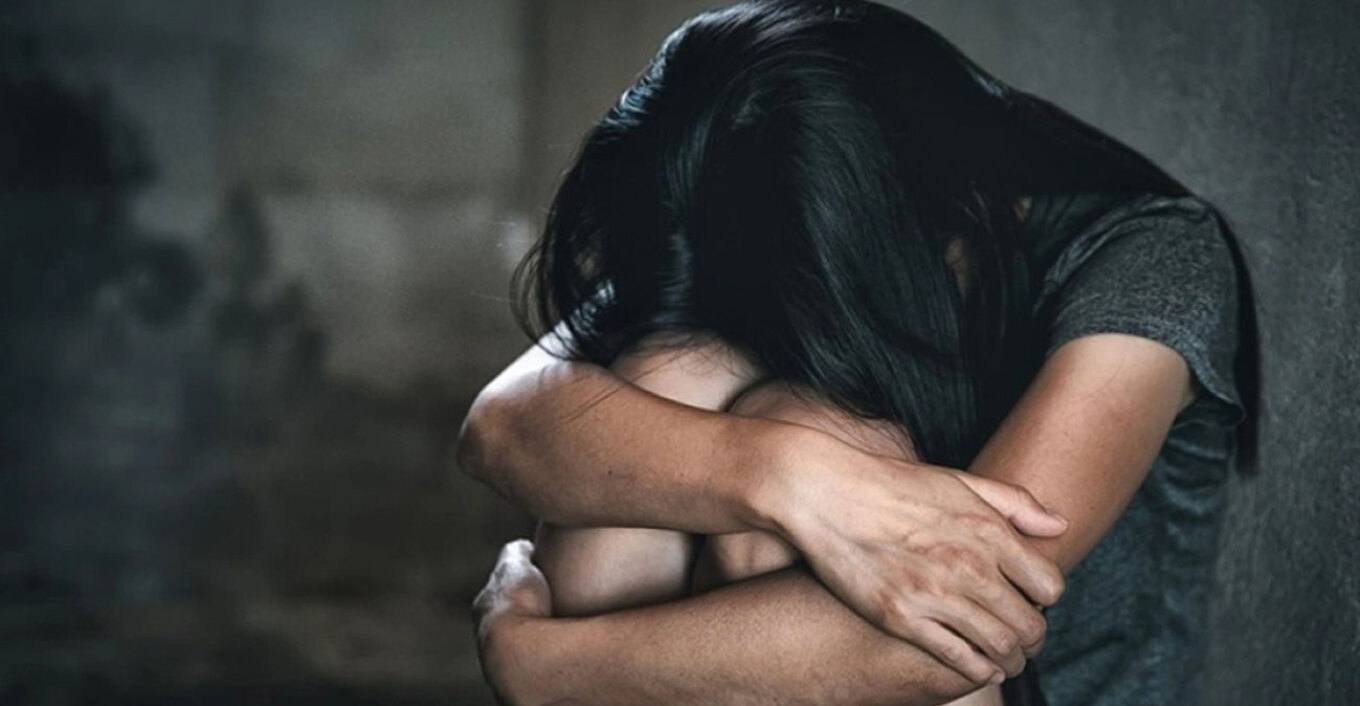 Αλβανός βίασε 17χρονη και την κρατούσε σε διαμέρισμα, για να μην τον καταγγείλει – Δύο χρόνια μετά του πέρασαν χειροπέδες