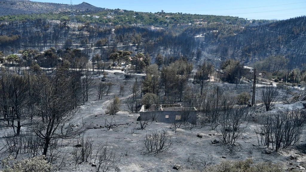 Τα σενάρια για το πώς ξεκίνησε η φωτιά στην Ελλάδα - Αγώνας δρόμου για την αποκατάσταση 