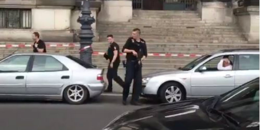 ΒΕΡΟΛΙΝΟ: Αστυνομικός πυροβόλησε άνδρα στον καθεδρικό ναό