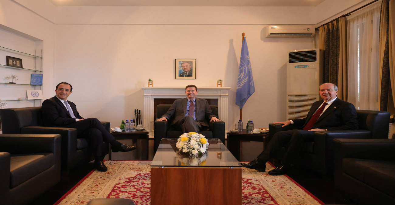 Η ανακοίνωση των ΗΕ για τη συνάντηση Χριστοδουλίδη-Τατάρ - «Ανοικτή και εποικοδομητική ανεπίσημη συζήτηση»