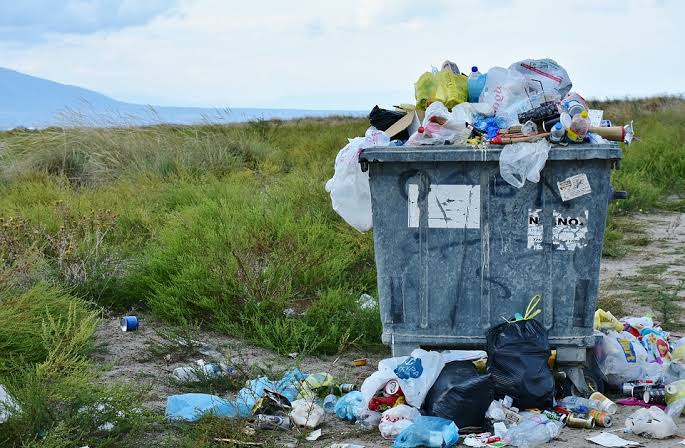 Άξιοι συγχαρητηρίων: «Σήκωσαν» μανίκια και μάζεψαν 18 κιλά σκουπίδια σε μόλις 20 λεπτά στην Πάφο 