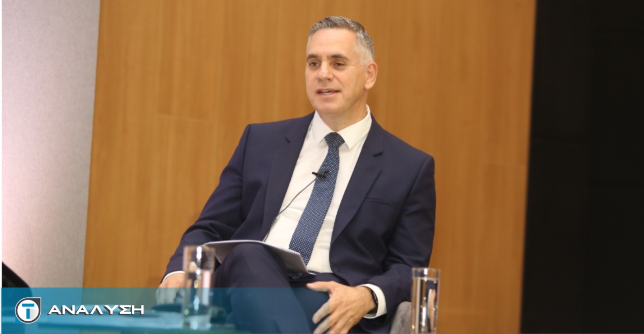 «Πατάει σε δύο βάρκες» ο Νικόλας – Κρατά την εξουσία, αποστασιοποιείται από την Κυβέρνηση και κοιτάει δεξιά