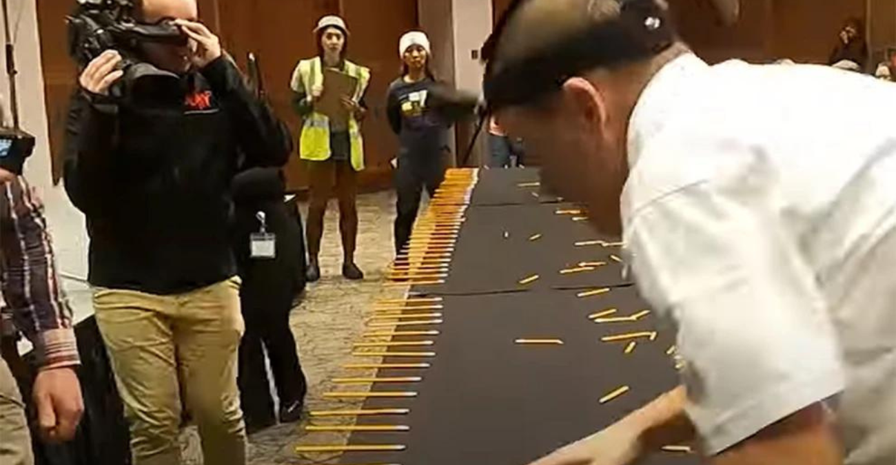 Έσπασε 110 μολύβια σε ένα λεπτό και κατέκτησε το ρεκόρ Γκίνες - Βίντεο