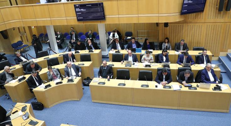 Η Ολομέλεια της Βουλής ψήφισε 10 νόμους για την αντιμετώπιση των συνεπειών της πανδημίας κορωνοϊού