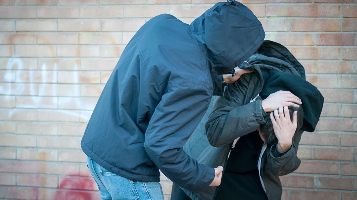 Άγριος ξυλοδαρμός 14χρονου στον Πειραιά - Νοσηλεύεται με κρανιοεγκεφαλικές κακώσεις