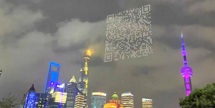 Απίστευτο σόου στον ουρανό της Σαγκάης: 1.500 drones έφτιαξαν κωδικό QR και φιγούρες video game