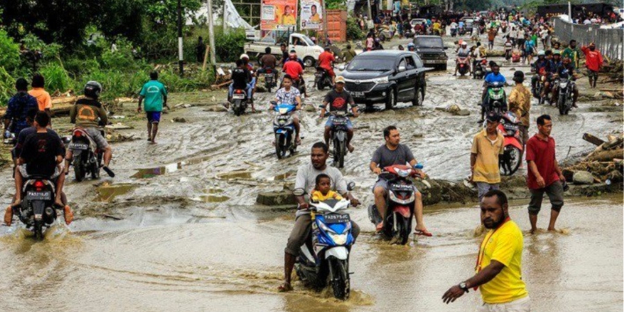 Τους 40 έφθασε ο αριθμός των νεκρών από τις πλημμύρες στην Ινδονησία 