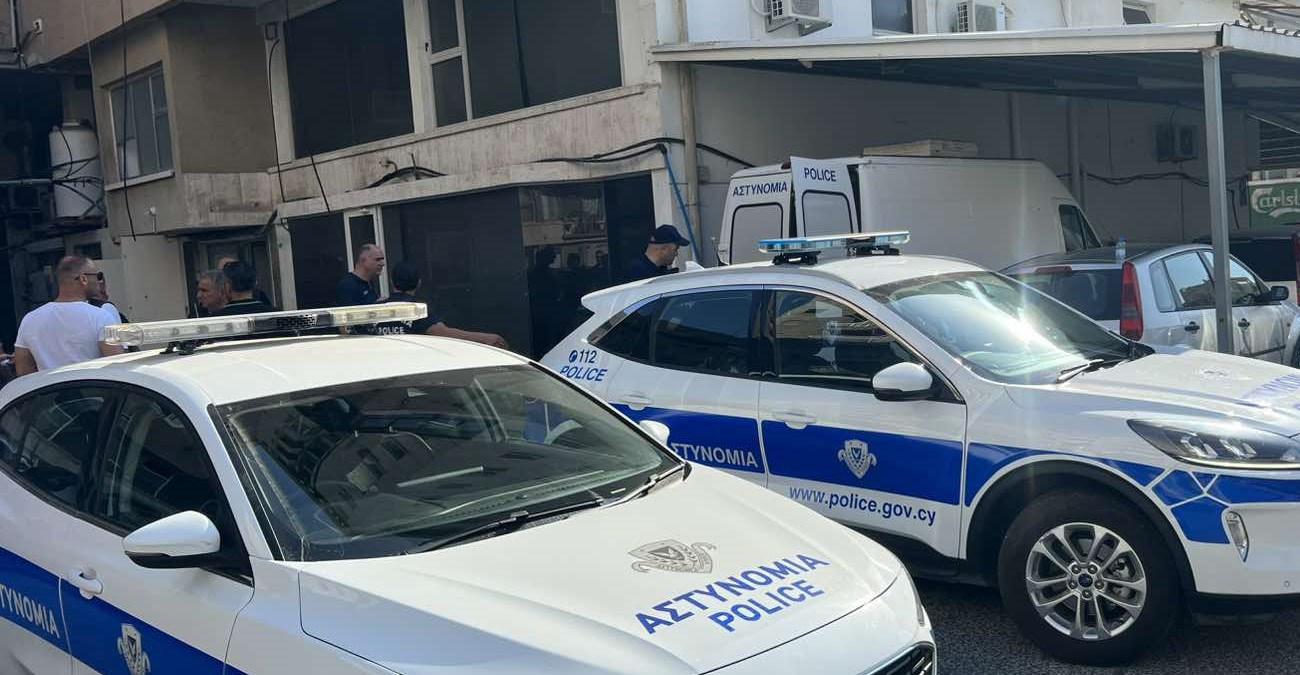 Δυναμική παρουσία της Αστυνομίας στη Λάρνακα - Ελέγχθηκαν δεκάδες διαμερίσματα για παράνομους μετανάστες - Χειροπέδες σε 9 πρόσωπα