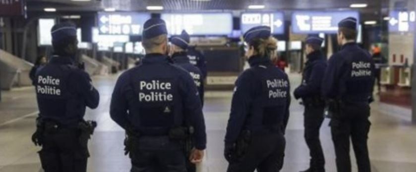 Τρόμος στις Βρυξέλλες: Άγνωστος επιτέθηκε με μαχαίρι κατά πολιτών στο μετρό