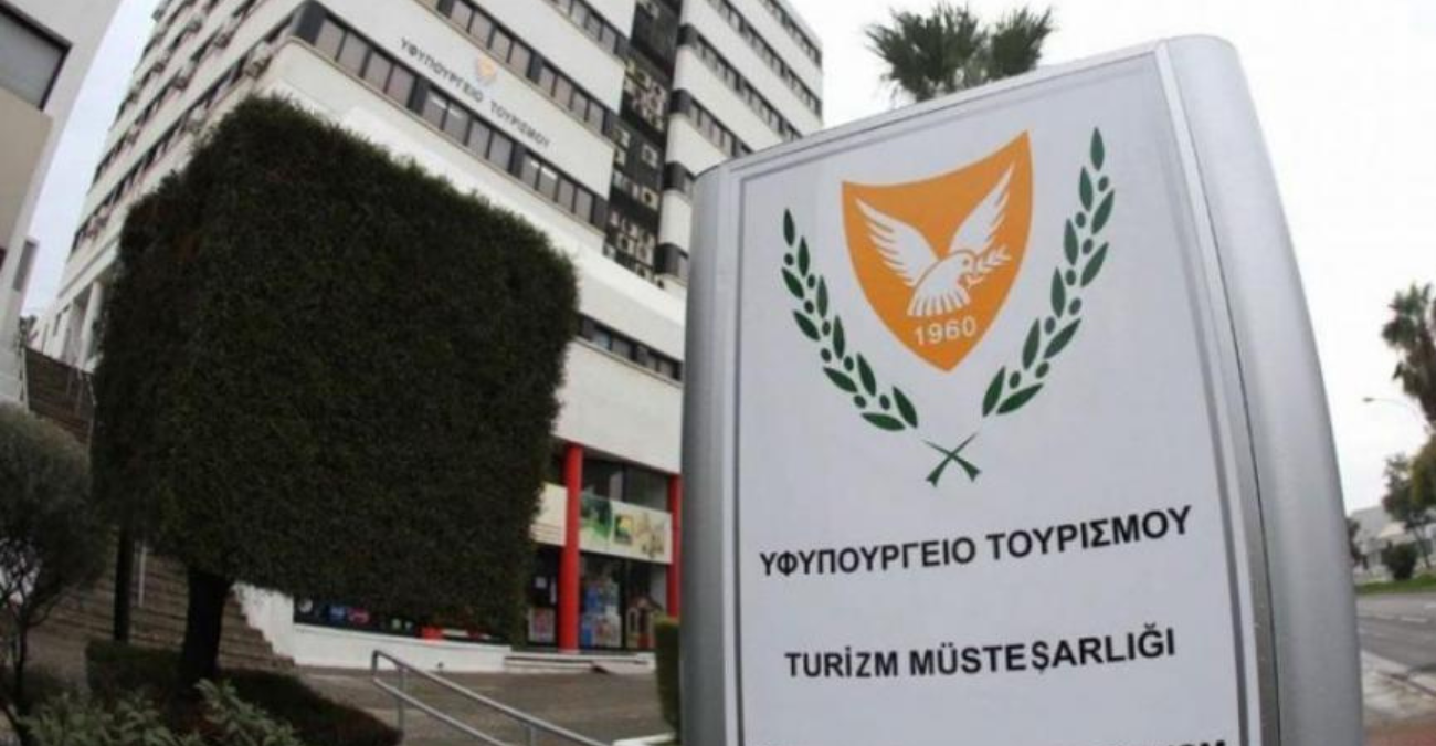 Νέα «βόμβα» στο Υφυπουργείο Τουρισμού – Αμφισβητείται η συνταγματικότητα του θεσμού