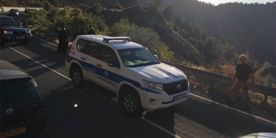 ΚΥΠΡΟΣ: Όχημα έπεσε σε χαράδρα - Επιχείρηση από την ΕΜΑΚ για ανάσυρση δύο προσώπων