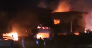ΕΚΤΑΚΤΟ- ΛΕΜΕΣΟΣ: Εκρήξεις σε υποστατικό 'σήκωσε στο πόδι' γειτονιά – Τυλίχθηκε στις φλόγες – Στο σημείο η Πυροσβεστική 
