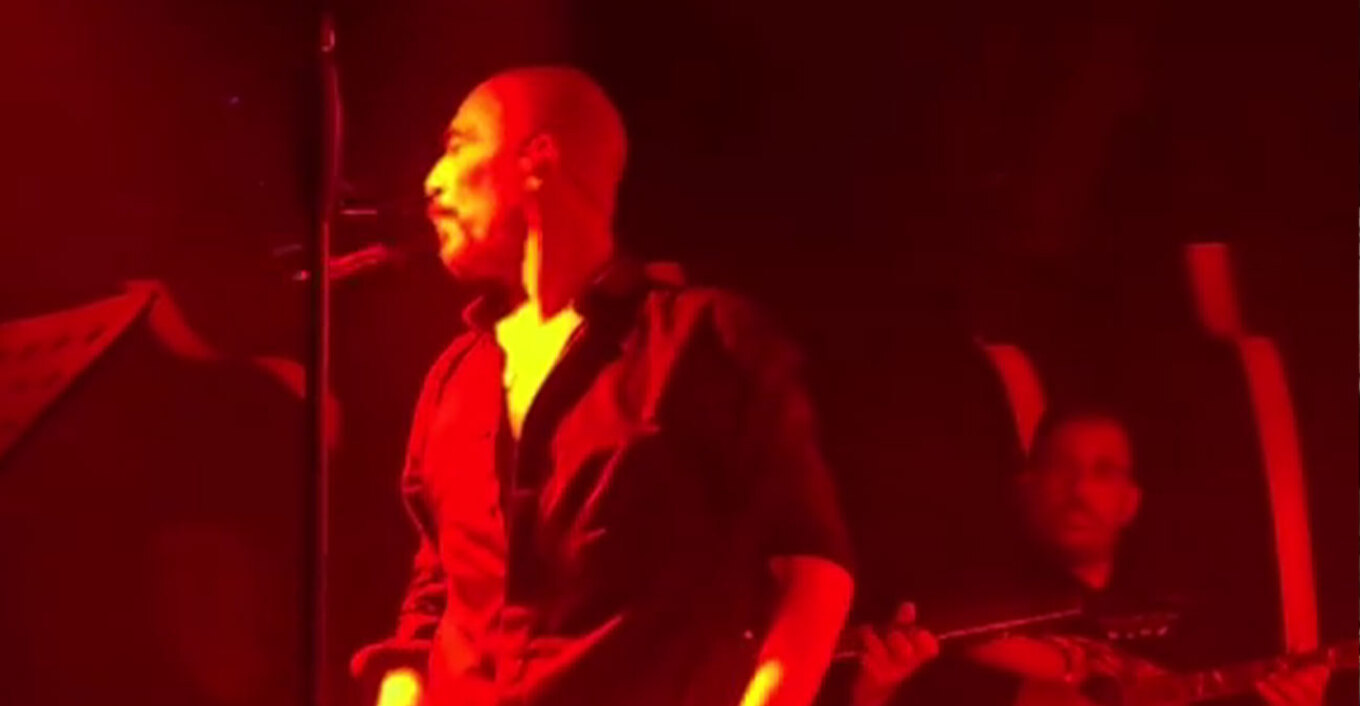Video: Εκνευρισμένος ο Βαλάντης με τους μουσικούς του, έφτυσε στη σκηνή - Η απάντηση του τραγουδιστή