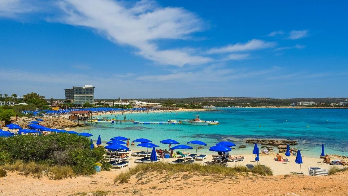 Δεκαπενταύγουστος στην Κύπρο: 10 παραλίες για βουτιά σήμερα – Πού αναμένεται να γίνει το αδιαχώρητο
