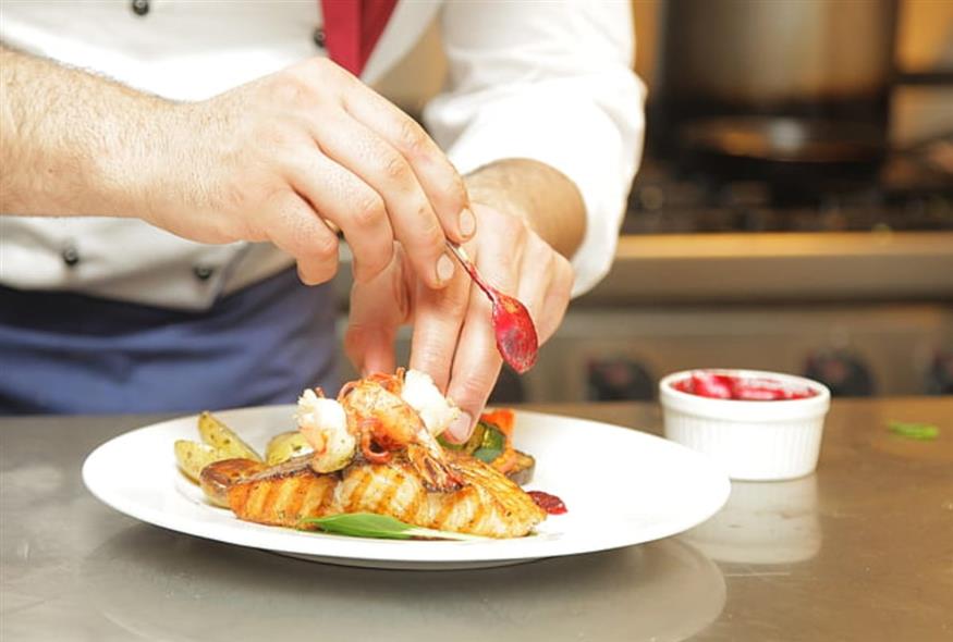 Στη φυλακή οδηγήθηκε ο 58χρονος γνωστός τηλεοπτικός σεφ - Τα χρέη του είχαν φτάσει τα 2,5 εκατ. ευρώ